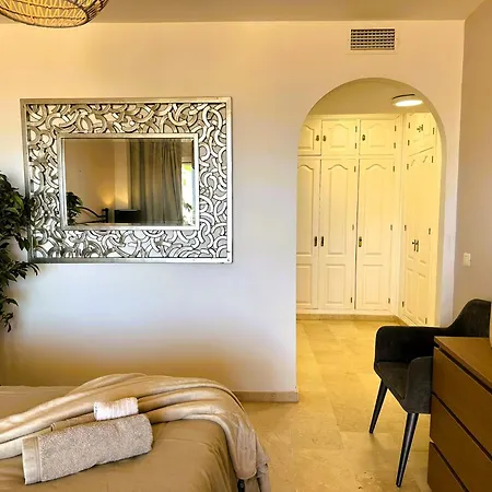 Bermuda Apartment *