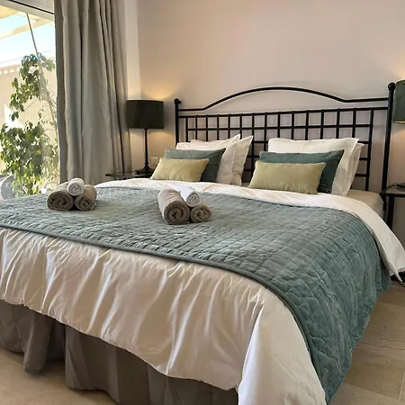 Bermuda Apartment *